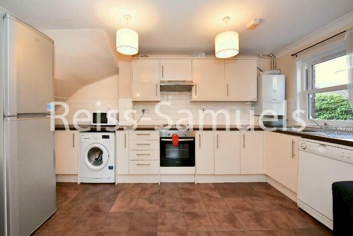 5 Bedroom Town House To Rent In Lockesfield Place, Isle Of Dogs, Docklands, London, E14