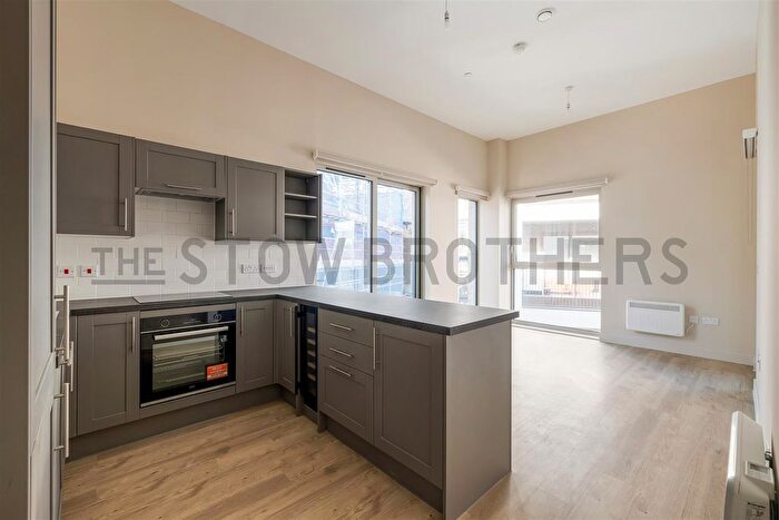 2 Bedroom Flat To Rent In Bridle House, Stables Yard, London, E3