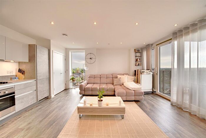 2 Bedroom Flat For Sale In Peregrine Point, Alma Road, Enfield, EN3
