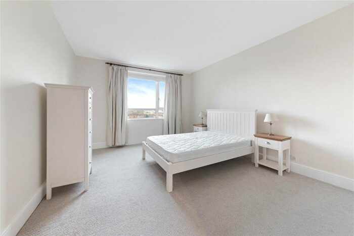 2 Bedroom Apartment To Rent In Westferry Circus, London, E14