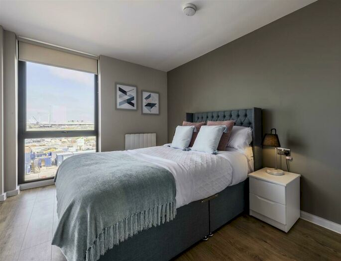 2 Bedroom Flat For Sale In Jesse Hartley Way, Liverpool, L3