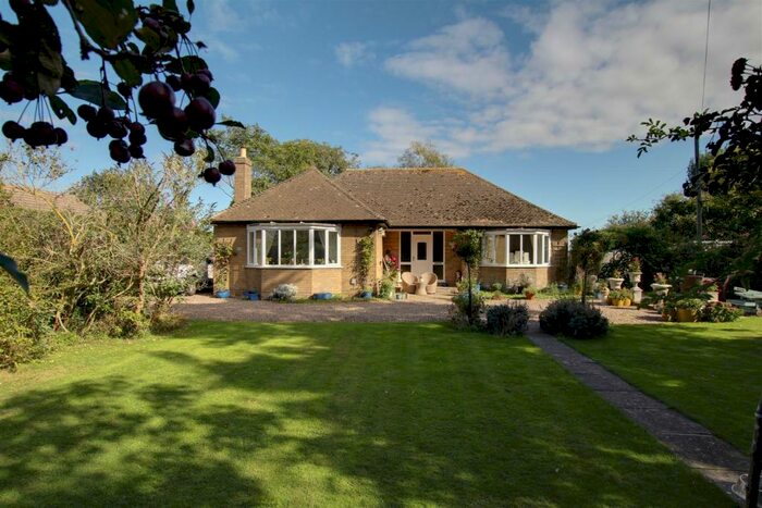 2 Bedroom Detached Bungalow For Sale In Sutton Road, Hannah, LN13