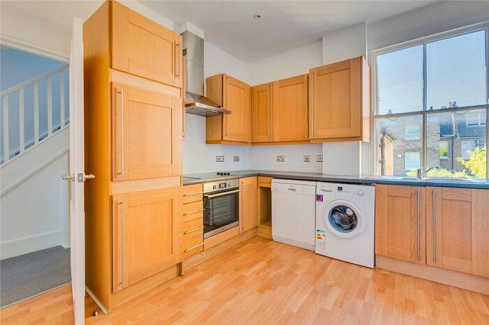 3 Bedroom Flat To Rent In Hestercombe Avenue, Fulham, London, SW6