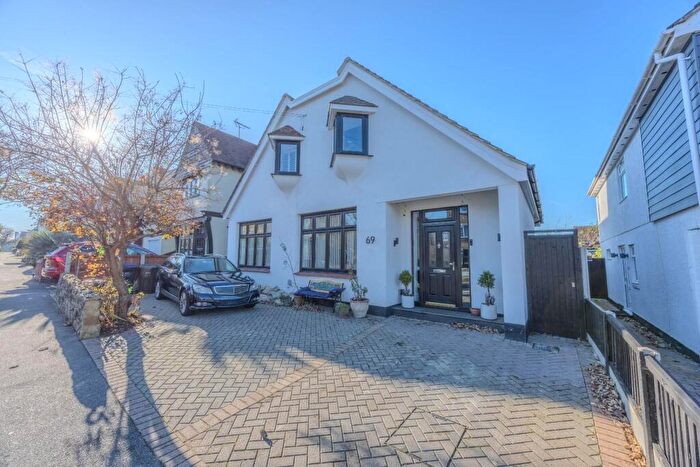 5 Bedroom Detached House For Sale In Fernleigh Drive, Leigh-On-Sea, SS9