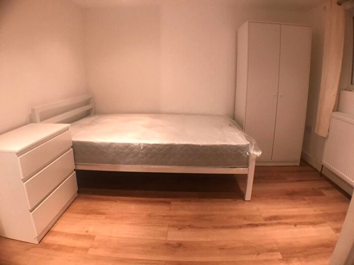 1 Bedroom Studio To Rent In Park Road, Ilford, Essex, IG1