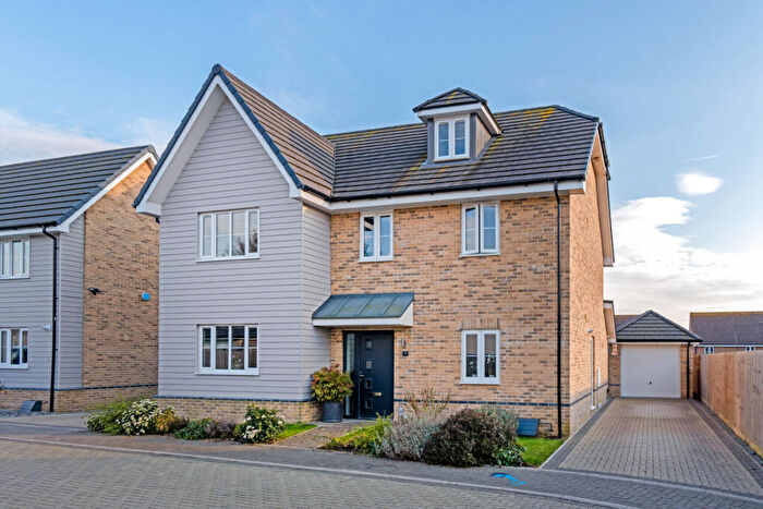 5 Bedroom Detached House For Sale In Oaklands Close, Dunmow, Essex, CM6