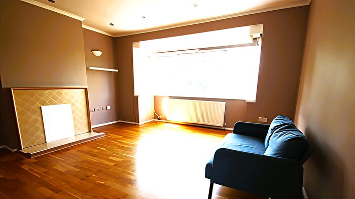 2 Bedroom Flat To Rent In The Glade, Southgate, N21