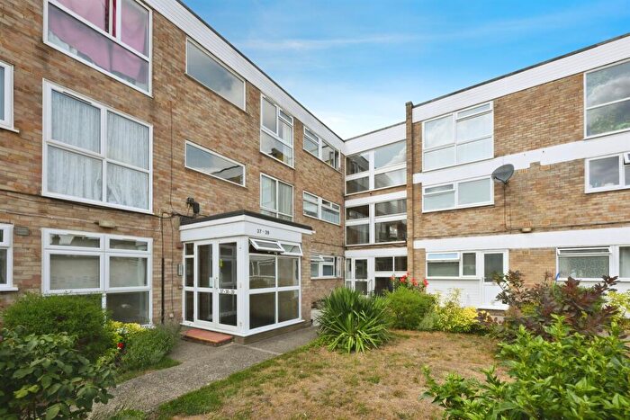 3 Bedroom Apartment For Sale In Park View, Hoddesdon, EN11