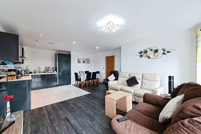 2 Bedroom Flat For Sale In Richard Lewis Way, Shirley, Solihull, B90
