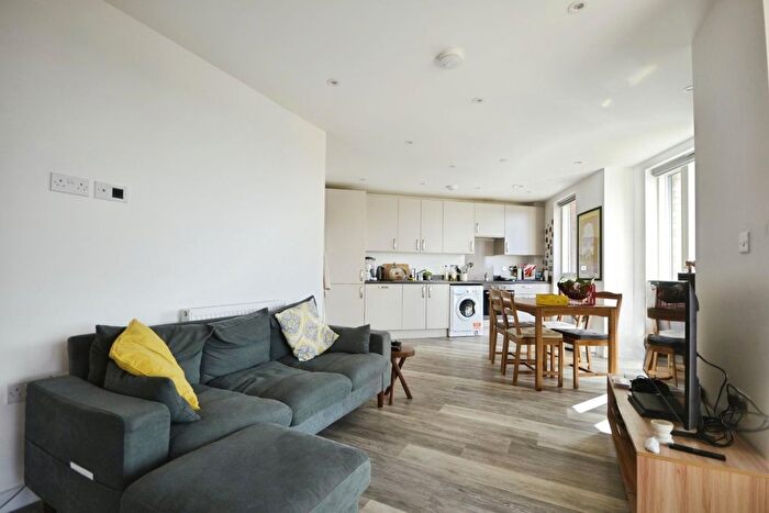 2 Bedroom Flat To Rent In St. Marks Road, Bromley, BR2