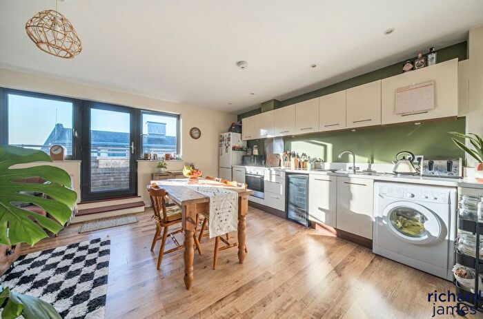 1 Bedroom Flat For Sale In Fire Fly Avenue, Swindon, SN2