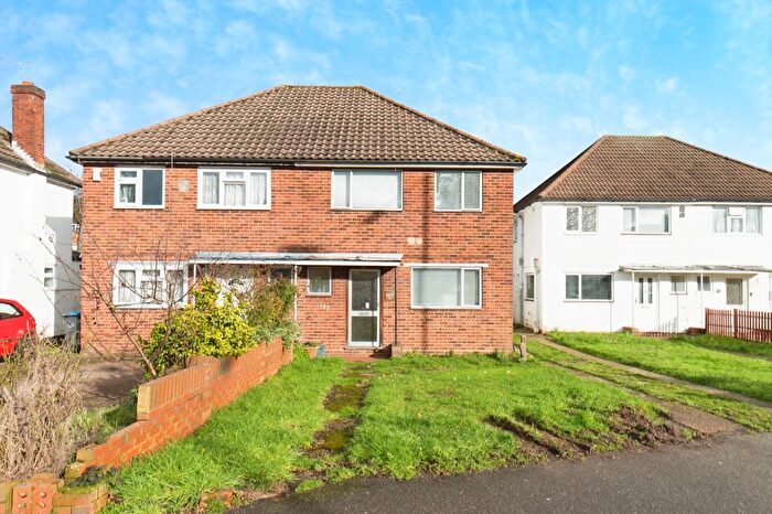 3 Bedroom Detached House For Sale In Bridge Road, Chessington, KT9