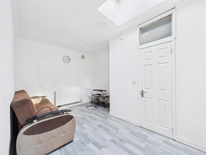 3 Bedroom Bungalow For Sale In Colton Gardens, London, N17