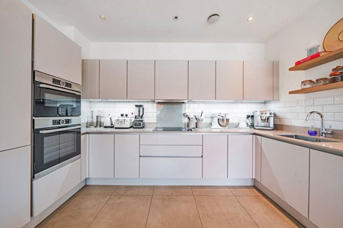 2 Bedroom Flat For Sale In Billinghurst Way, Greenwich, SE10