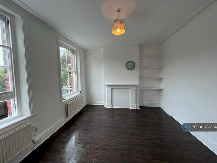 3 Bedroom Flat To Rent In Hendon Lane, London, N3