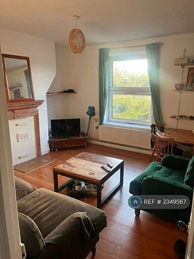 2 Bedroom Flat To Rent In Waterloo Gardens, London, E2