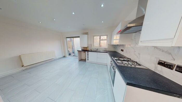 4 Bedroom Terraced House To Rent In Bedroom House To Rent In East Ham, E6