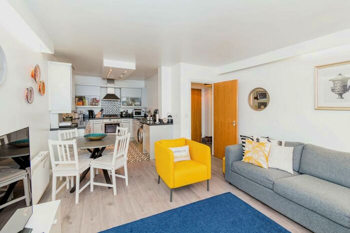 2 Bedroom Apartment To Rent In Roberts Road, Shirley, SO15