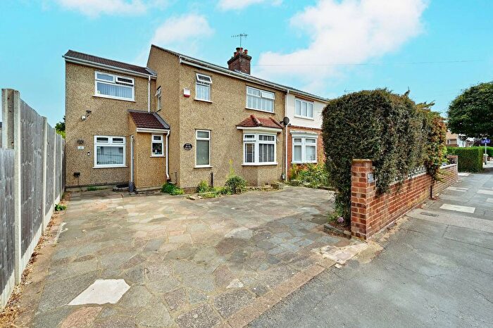 6 Bedroom Semi-Detached House For Sale In First Avenue, Watford, WD25