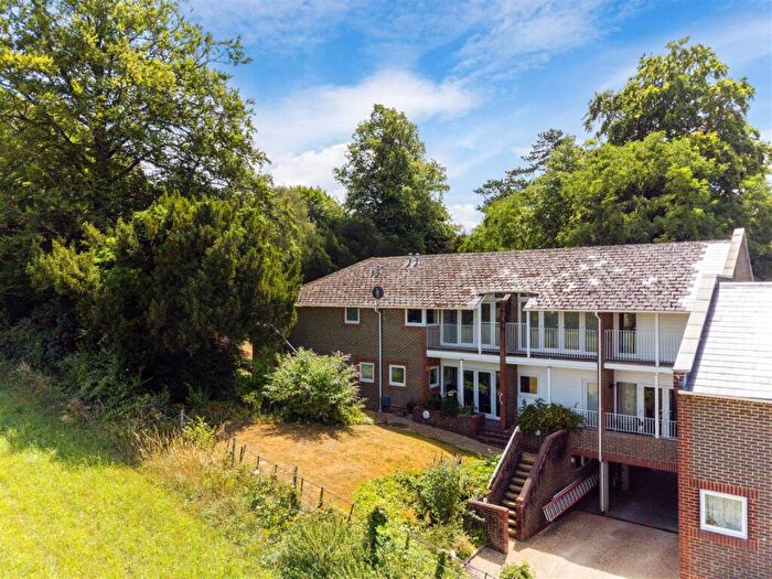 2 Bedroom Flat For Sale In Winton Hill, Stockbridge, SO20