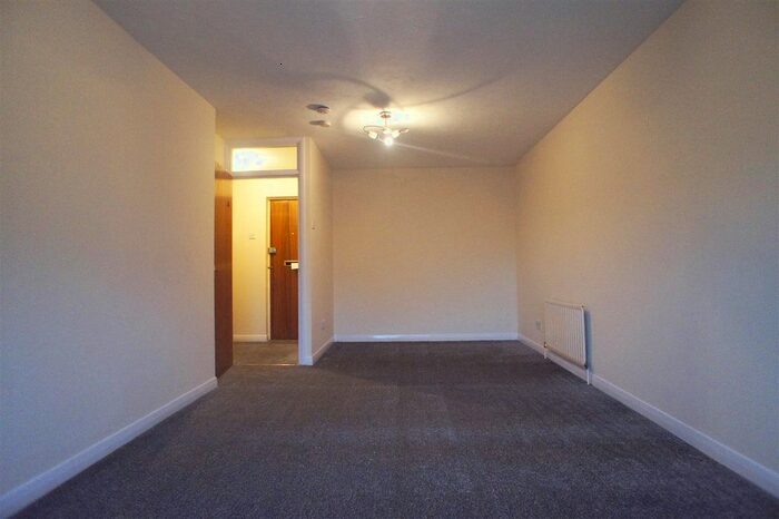 Studio To Rent In Grove Road West, Enfield EN3
