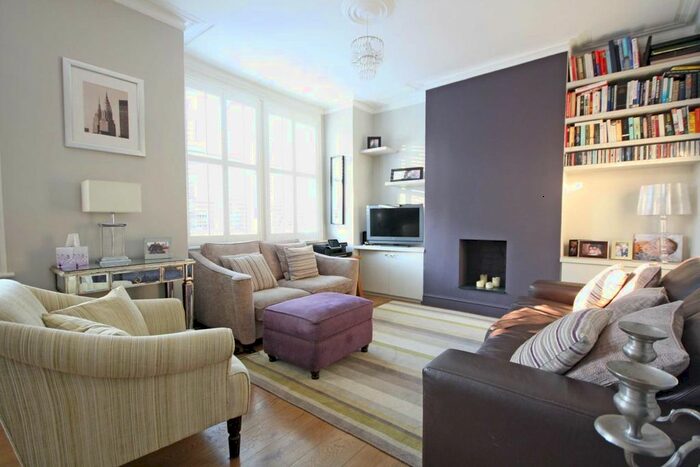 2 Bedroom Flat To Rent In Emlyn Road, London, W12