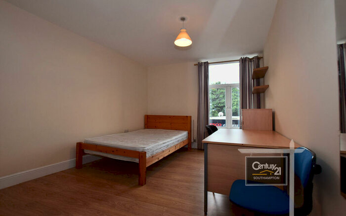 9 Bedroom Semi-Detached House To Rent In |Ref: |, Lodge Road, Southampton, SO14