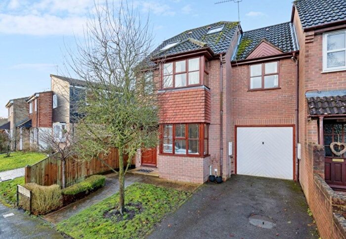 4 Bedroom End Of Terrace House For Sale In Gables Drive, Saunderton, HP14