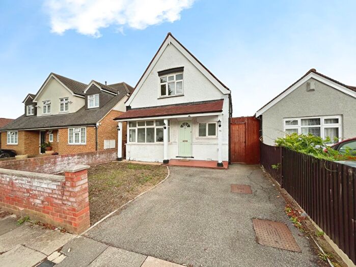 4 Bedroom Bungalow To Rent In Eastmead Avenue, Greenford, UB6