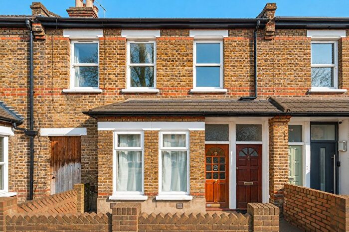 2 Bedroom Flat For Sale In Grosvenor Road, Hanwell, W7