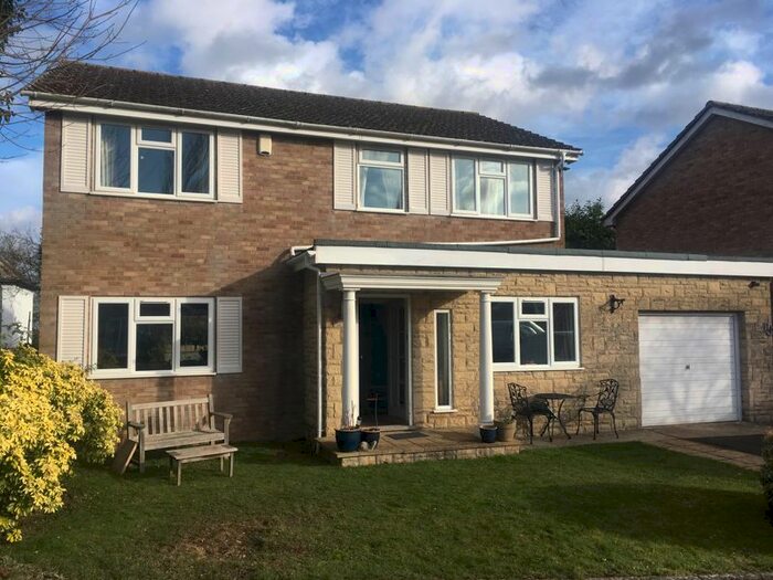 4 Bedroom Detached House For Sale In Beagles Close, Gosford, Kidlington, OX5