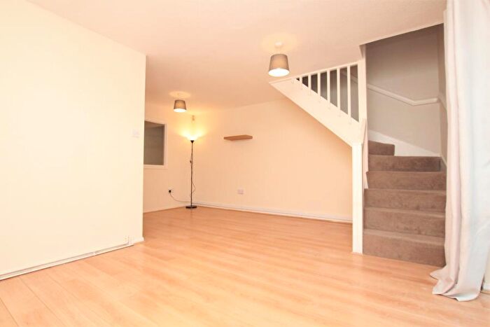 2 Bedroom End Of Terrace House To Rent In Forest Drive - Bentry, BS10