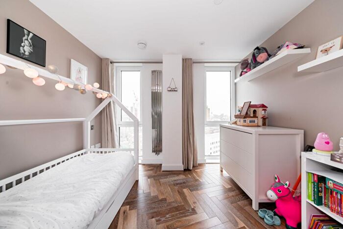 2 Bedroom Apartment To Rent In Eagle Point, City Road, London, EC1V