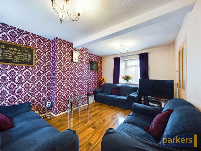 3 Bedroom Terraced House For Sale In Shinfield Road, Reading, Berkshire, RG2