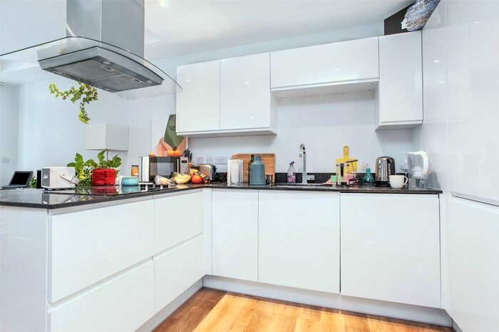 Studio To Rent In Knaresborough Drive, London, SW18