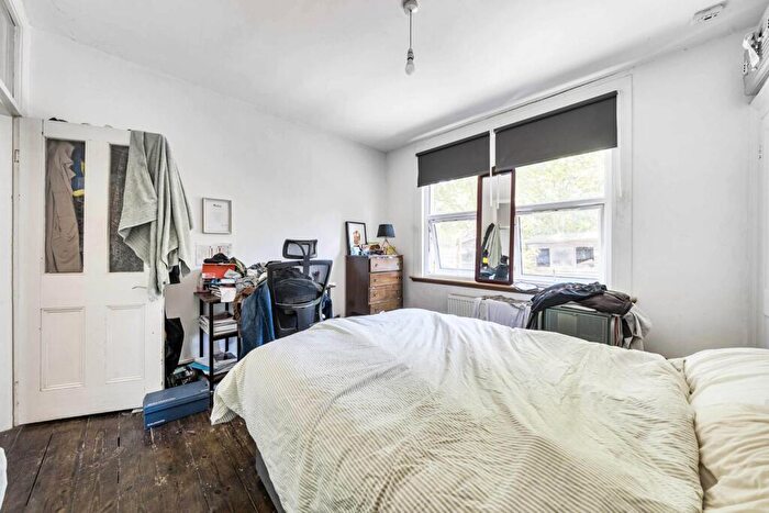 2 Bedroom Flat To Rent In Kinsale Road, Peckham Rye, SE15