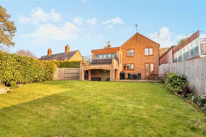 4 Bedroom Detached House For Sale In Main Street, Banbury, OX17