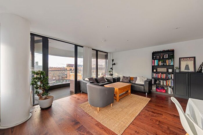 3 Bedroom Flat For Sale In Lambarde Square, London, SE10