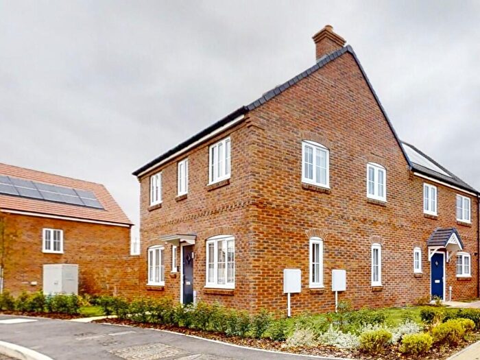 3 Bedroom Semi-Detached House To Rent In The Pioneers, Rugby, Warwickshire, CV23