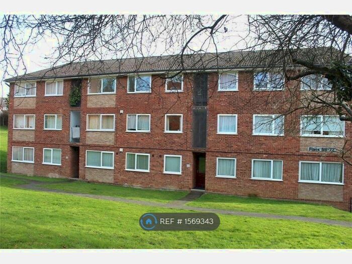 2 Bedroom Flat To Rent In Windsor Drive, High Wycombe, HP13