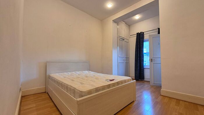 2 Bedroom Flat To Rent In Netherwood Road, London, W14