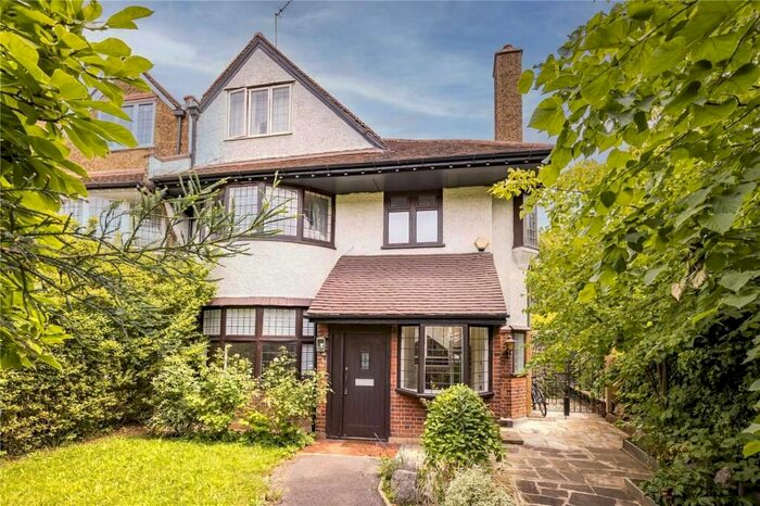 2 Bedroom Property To Rent In Great North Road, London, N6