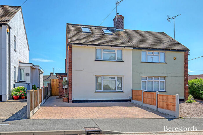 3 Bedroom Semi-Detached House For Sale In Orton Close, Margaretting, CM4