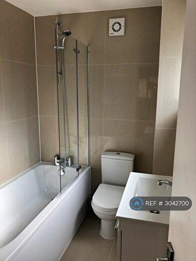 4 Bedroom Semi-Detached House To Rent In Dunston Road, London, SW11