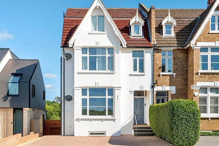 2 Bedroom Flat For Sale In Knollys Road, London, SW16