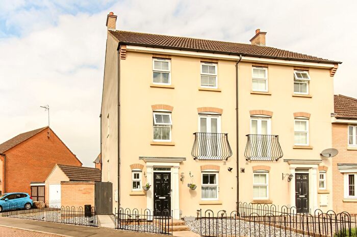 3 Bedroom Town House For Sale In Pym Close, Wellingborough, NN8