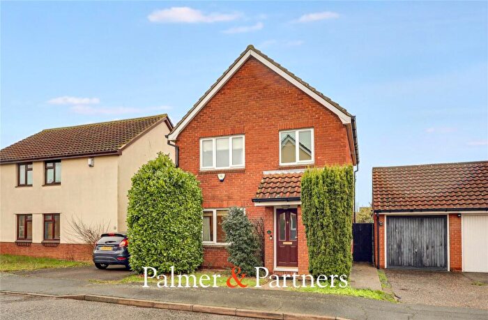 3 Bedroom Detached House For Sale In Sutton Mead, Chelmer Village, Chelmsford, Essex, CM2