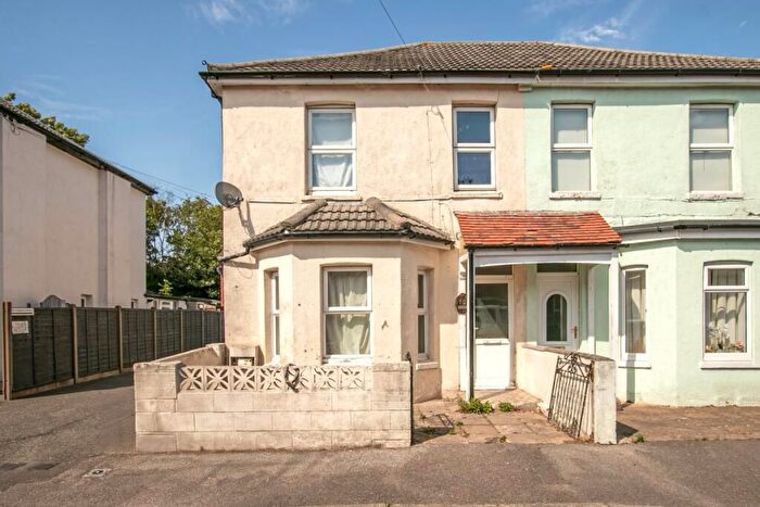 3 Bedroom Semi-Detached House For Sale In Capstone Place, Bournemouth, BH8
