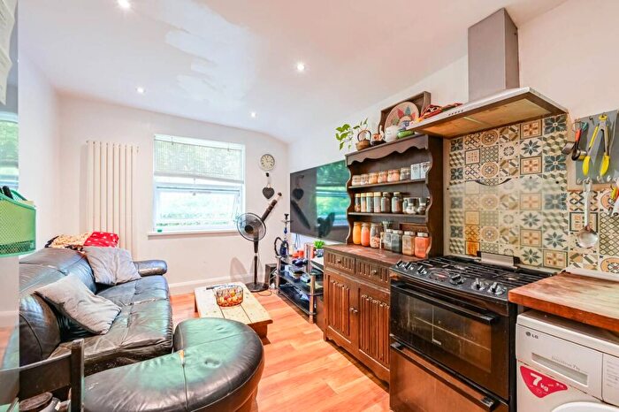 2 Bedroom Flat For Sale In North Birkbeck Road, Leytonstone, London, E11