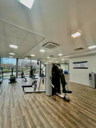 2 Bedroom Flat To Rent In Lakeside Drive, Park Royal, London, NW10